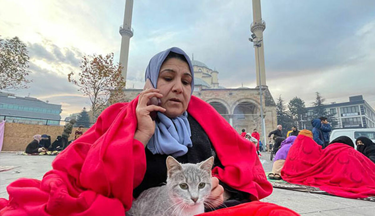 Düzce’de bekleyiş sürüyor: Deprem sonrası vatandaşlar kendilerini sokağa attı