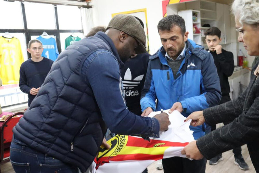 Oğluna futbolu bıraktıran babayı, Pascal Nouma ikna etti