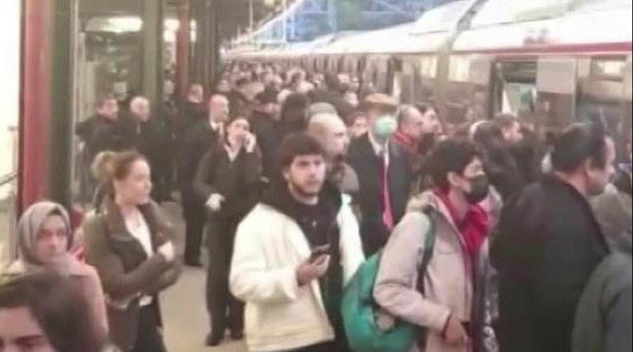 Son dakika… Marmaray arızası son durum: Seferler yapılamadı, duraklarda kalabalık oluştu Son dakika… Marmaray arızası son durum: Seferler yapılamadı, duraklarda kalabalık oluştu