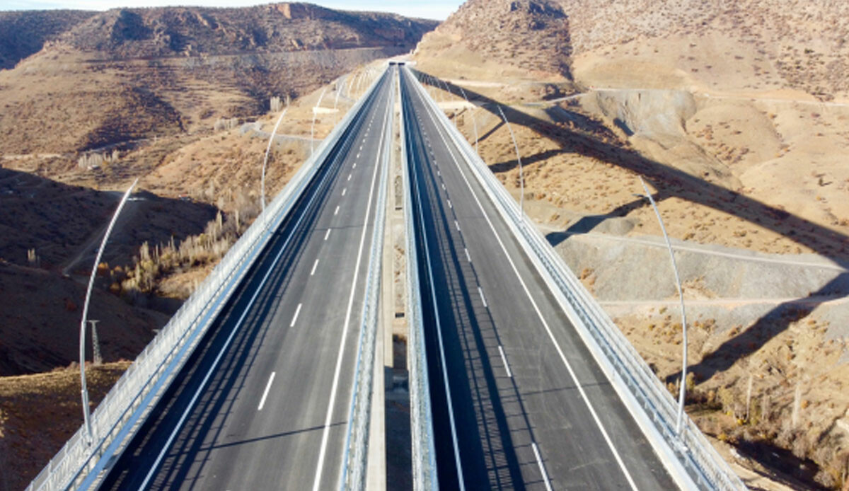 Akdeniz ve İç Anadolu artık çok yakın! Zaman tasarrufu yapan bu proje Türkiye'nin en yüksek ayaklı viyadüğü olacak: Açılışı için geri sayım başladı Akdeniz ve İç Anadolu artık çok yakın! Zaman tasarrufu yapan bu proje Türkiye'nin en yüksek ayaklı viyadüğü olacak: Açılışı için geri sayım başladı