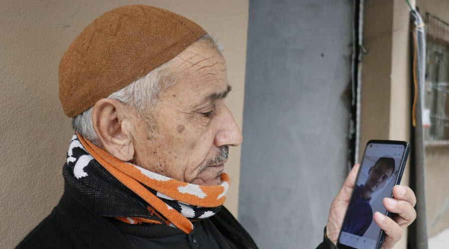 Her yerde oğlunu arıyor: Bulana 5 bin TL verecek Her yerde oğlunu arıyor: Bulana 5 bin TL verecek