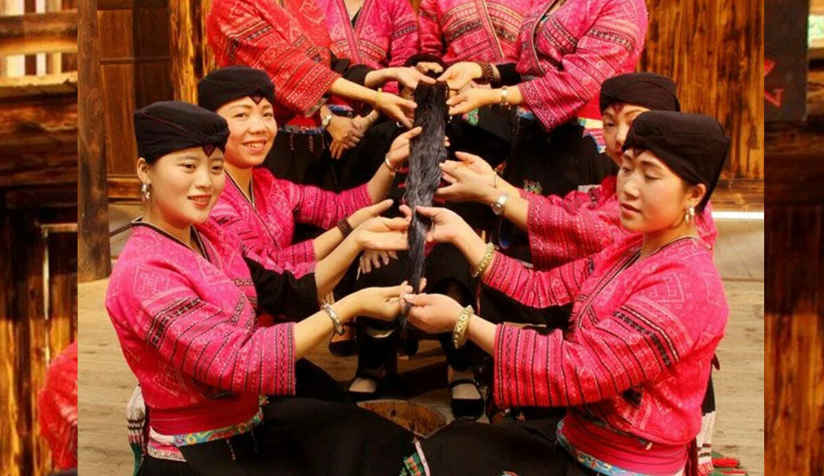 Metrelerce uzunlukta, gören hayran kalıyor...Dünyanın en uzun saçlı kadın sırrını açıkladı! Herkes bunu konuşuyor, saçları gündem oldu