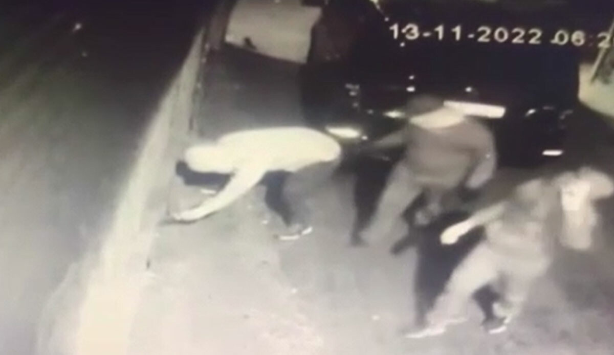 Esnafın başı ‘Maskeli Beşler’ ile dertte: Psikolojim bozuldu, saatte bir güvenlik kamerasına bakıyorum Esnafın başı ‘Maskeli Beşler’ ile dertte: Psikolojim bozuldu, saatte bir güvenlik kamerasına bakıyorum
