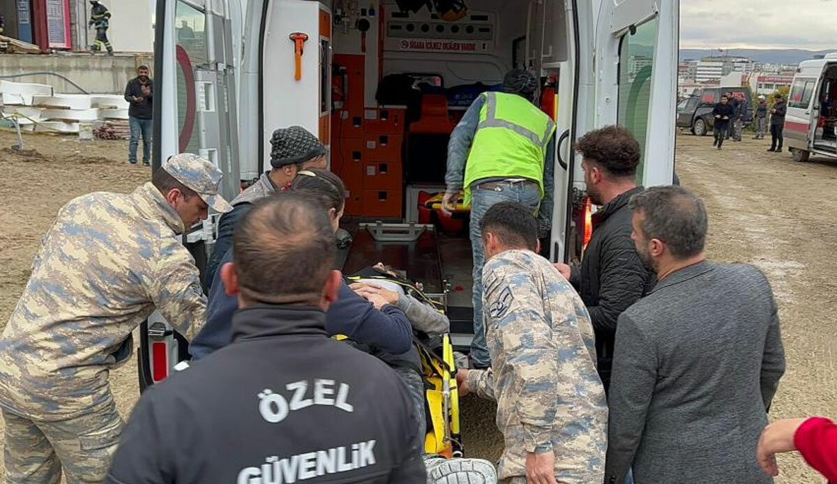 Batman'da cami inşaatında külliye çöktü! Valilikten açıklama geldi: Ölü ve yaralılar var   Batman'da cami inşaatında külliye çöktü! Valilikten açıklama geldi: Ölü ve yaralılar var