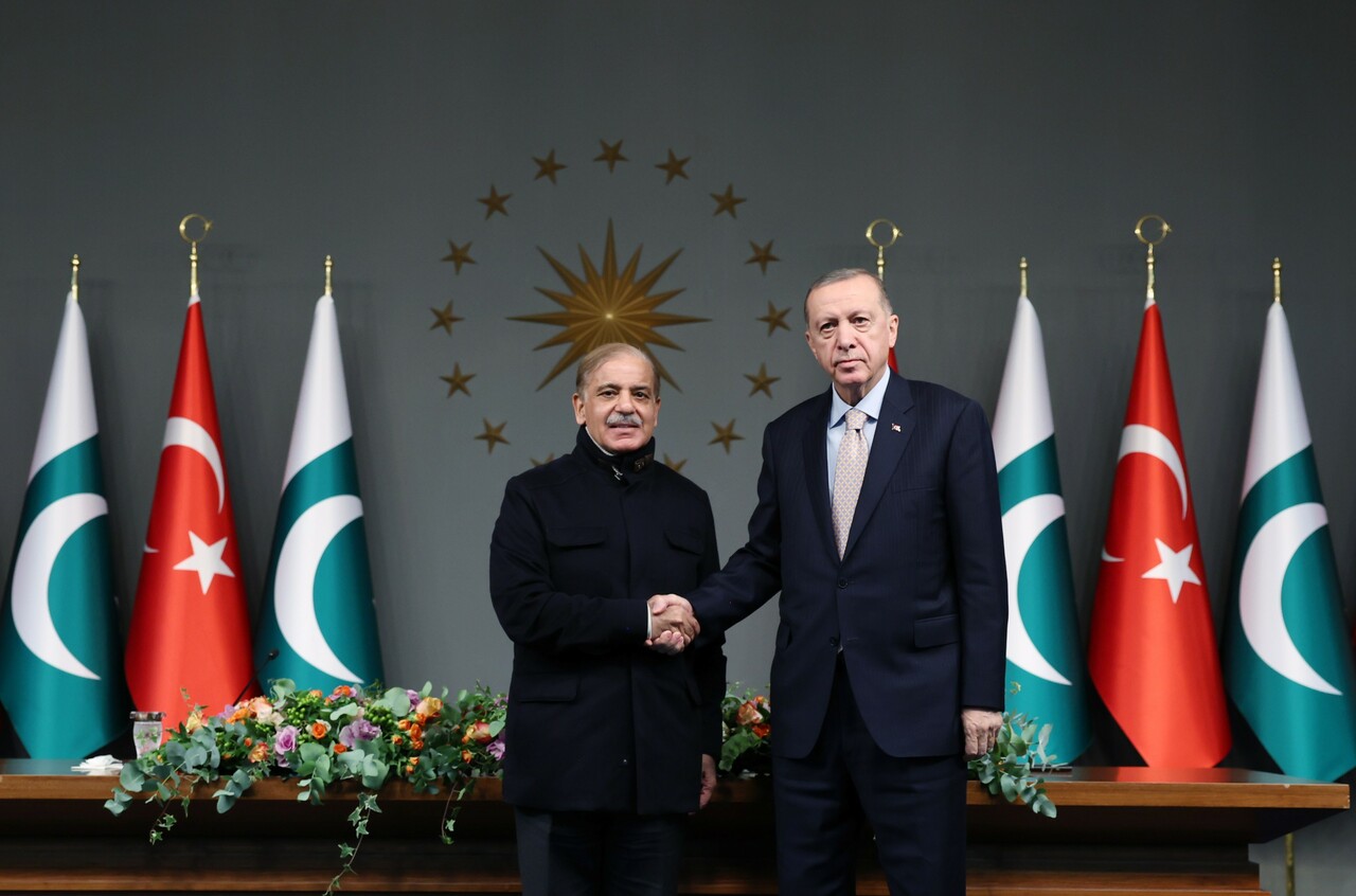 Pakistan Başbakanı Şahbaz Şerif İstanbul'da... Cumhurbaşkanı Erdoğan'dan ticaret vurgusu! Pakistan Başbakanı Şahbaz Şerif İstanbul'da... Cumhurbaşkanı Erdoğan'dan ticaret vurgusu!