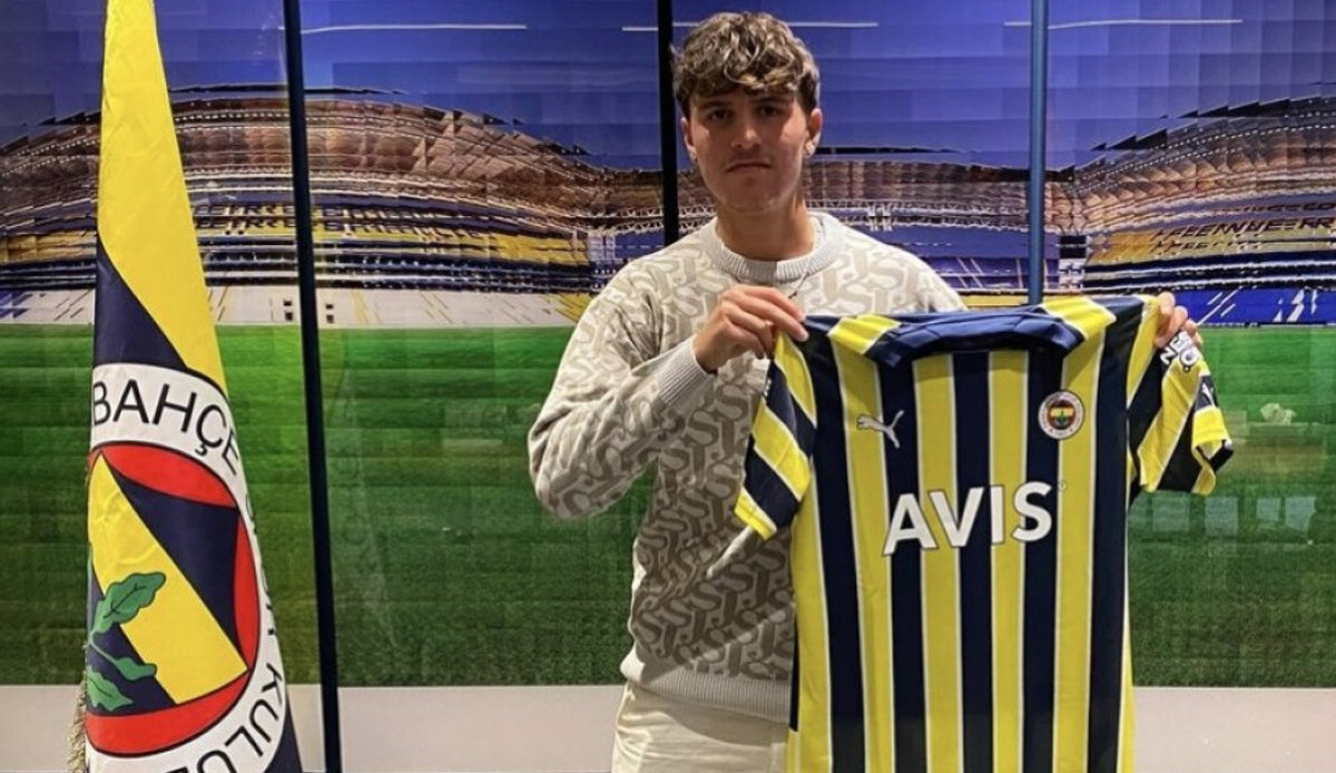Fenerbahçe 18 yaşındaki gurbetçi futbolcu Ozan Suncak'ı renklerine bağladı Fenerbahçe 18 yaşındaki gurbetçi futbolcu Ozan Suncak'ı renklerine bağladı