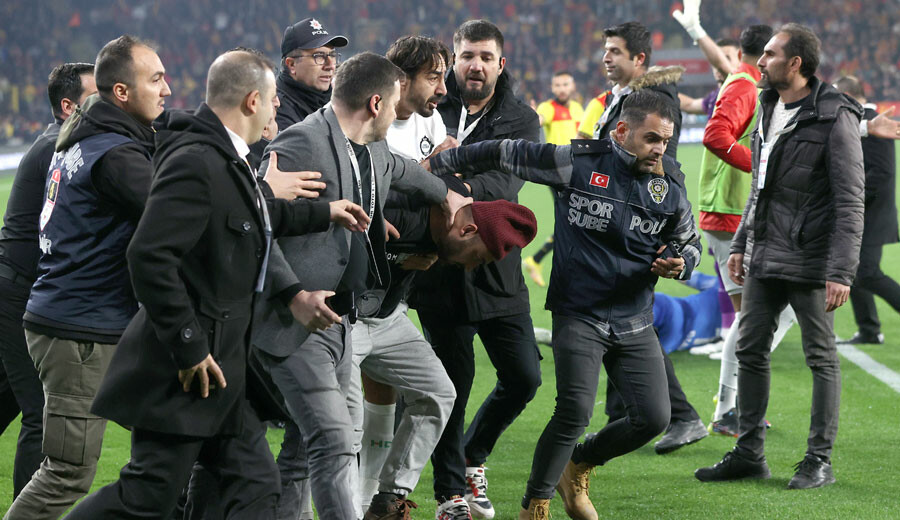 Altay Başkanı Dündar'dan Göztepe-Altay açıklaması: Direkt hayata kast edilen durumlar Altay Başkanı Dündar'dan Göztepe-Altay açıklaması: Direkt hayata kast edilen durumlar