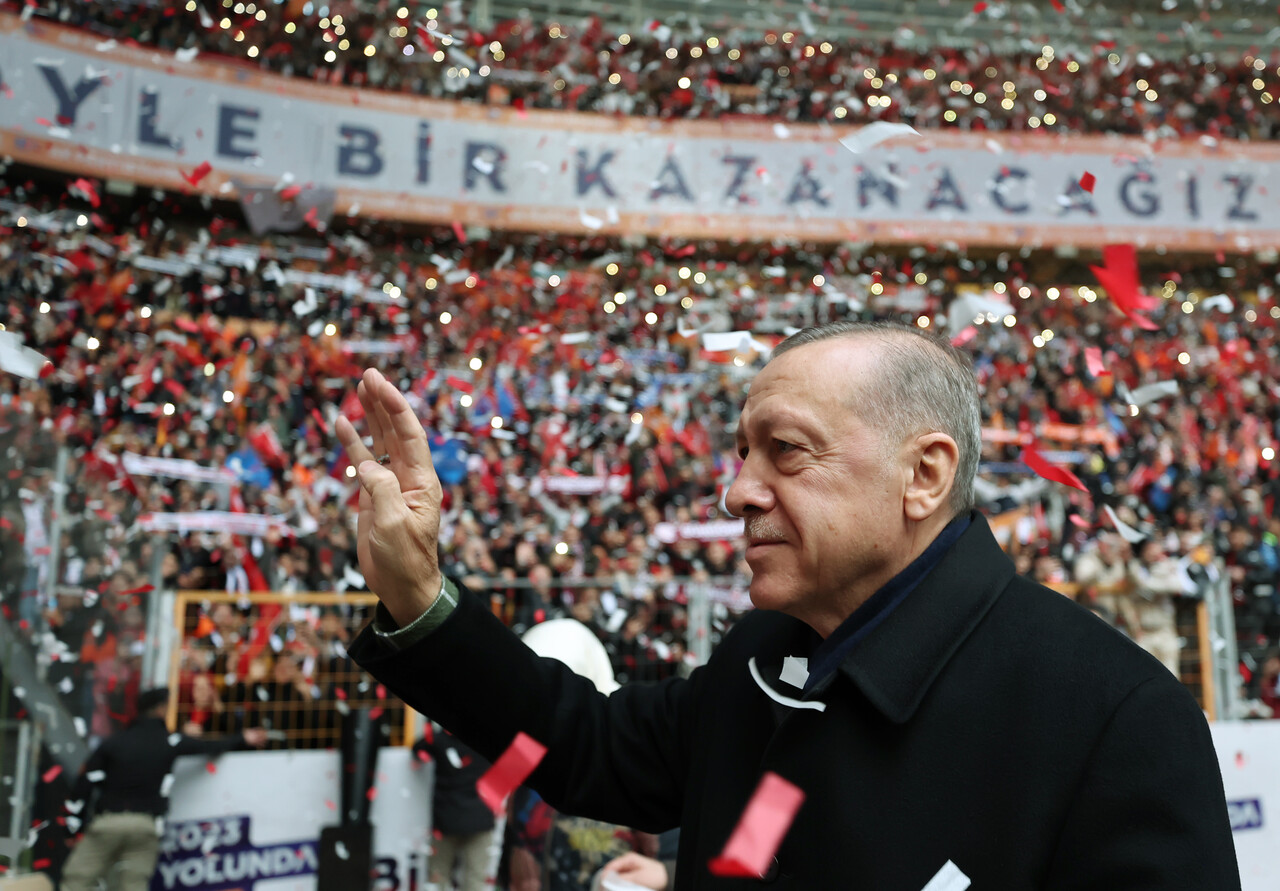Erdoğan seçim startını verdi: 2023'te sinsi planları çöpe atacağız Erdoğan seçim startını verdi: 2023'te sinsi planları çöpe atacağız