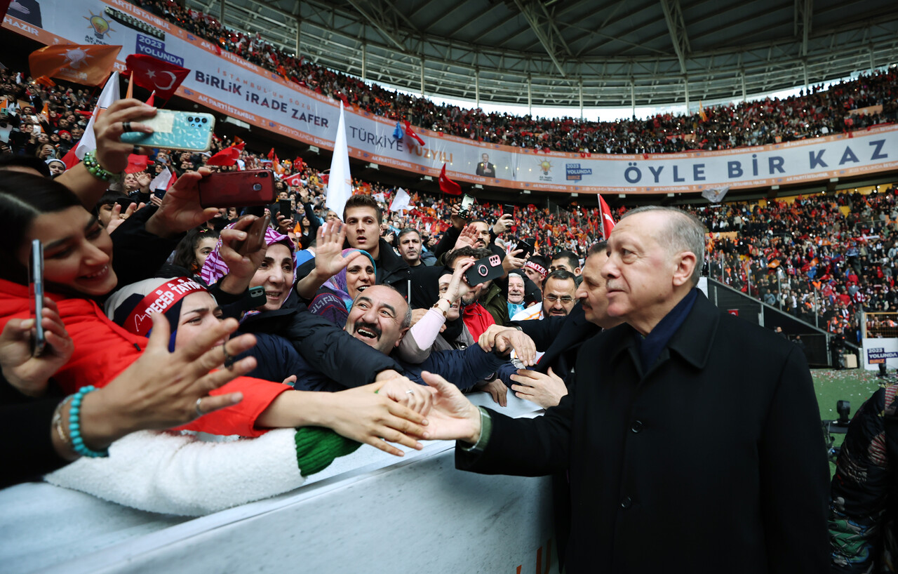 Erdoğan seçim startını verdi: 2023'te sinsi planları çöpe atacağız Erdoğan seçim startını verdi: 2023'te sinsi planları çöpe atacağız