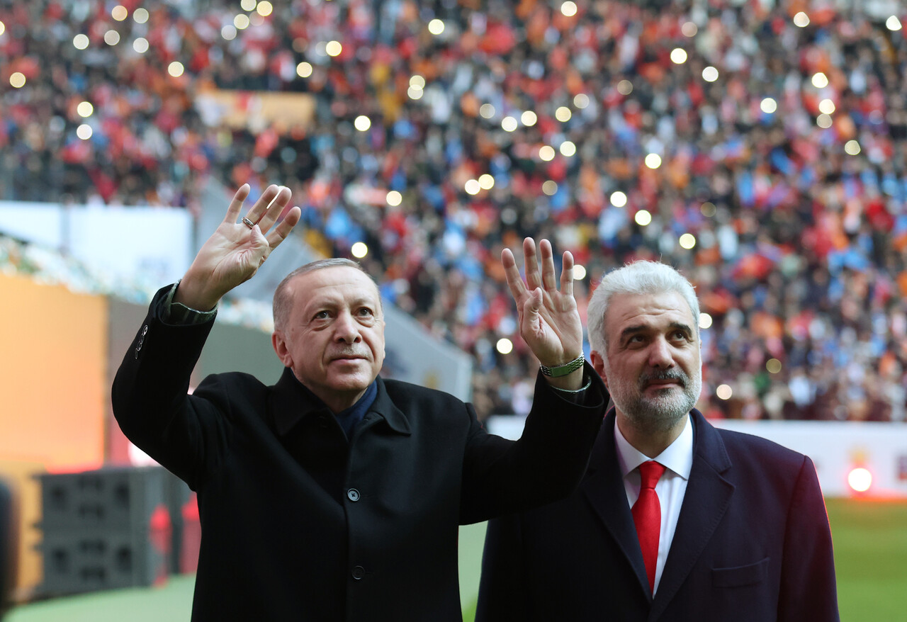 Erdoğan seçim startını verdi: 2023'te sinsi planları çöpe atacağız Erdoğan seçim startını verdi: 2023'te sinsi planları çöpe atacağız
