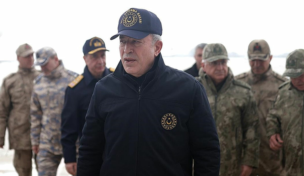 Son dakika: Bakan Akar Irak sınırında