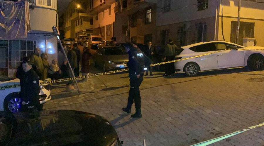 Yenibosna’da husumetli iki grup arasında çatışma: 4 kişi yaralandı Yenibosna’da husumetli iki grup arasında çatışma: 4 kişi yaralandı