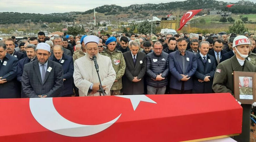 Pençe Kilit şehidi son yolculuğuna uğurlandı: "Düşmanları sevindirmeyeceğim, dik duracağım" Pençe Kilit şehidi son yolculuğuna uğurlandı: "Düşmanları sevindirmeyeceğim, dik duracağım"