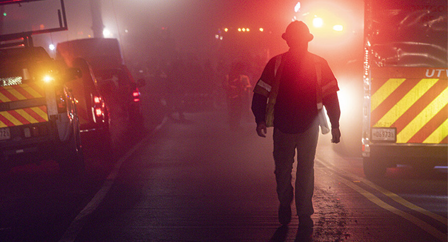 ABD'de küçük uçak yüksek gerilim hattına çarptı: Binlerce kişi elektriksiz kaldı