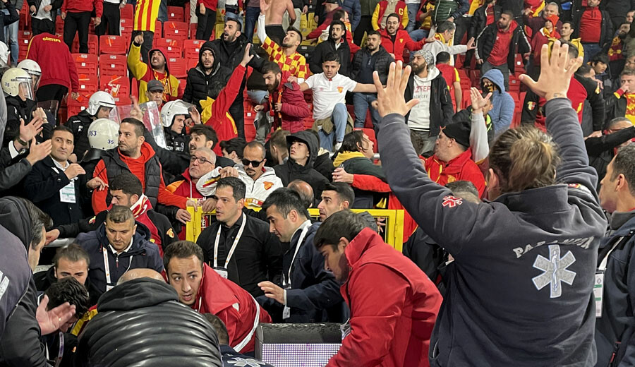 Holiganlara yardım eden sabıkalı ambulans şoförünün korku dolu anları! Hayatı karardı... Holiganlara yardım eden sabıkalı ambulans şoförünün korku dolu anları! Hayatı karardı...