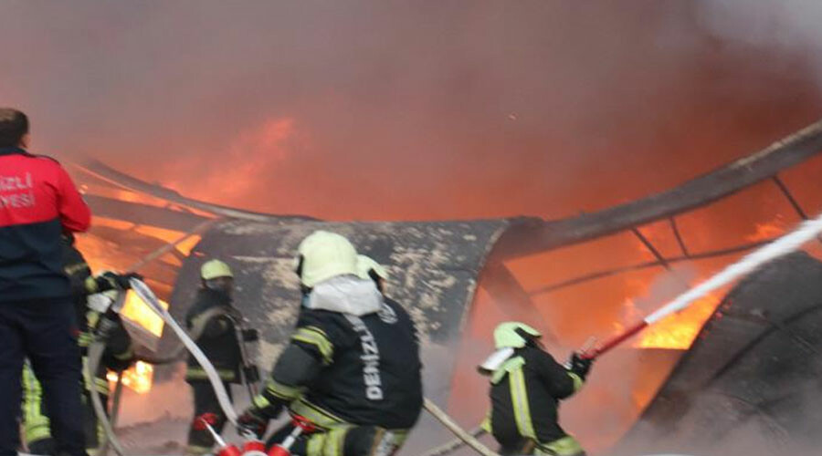 Son dakika: Denizli'de fabrika yangını