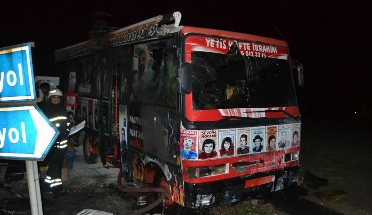 Ekmek teknesi alev alev yandı, gözyaşlarına boğuldu Ekmek teknesi alev alev yandı, gözyaşlarına boğuldu
