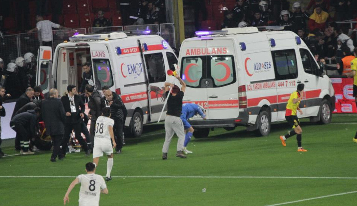 İzmir Valiliği açıkladı! Göztepe Altay derbisinde sis ve işaret fişeğinin stada nasıl girdiği ortaya çıktı İzmir Valiliği açıkladı! Göztepe Altay derbisinde sis ve işaret fişeğinin stada nasıl girdiği ortaya çıktı