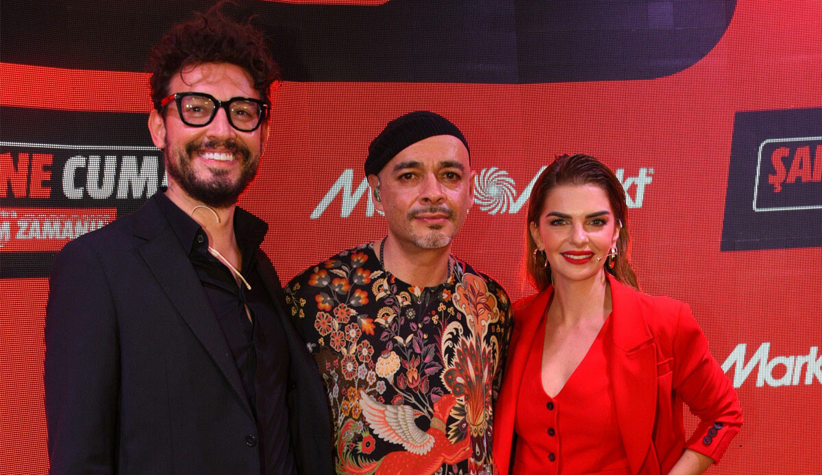 MediaMarkt mağazasında sürpriz rap performansı MediaMarkt mağazasında sürpriz rap performansı
