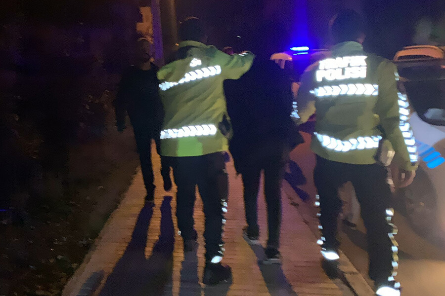 Çorum'da husumetli iki grup arasında silahlı çatışma! Mermiler polis aracına isabet etti