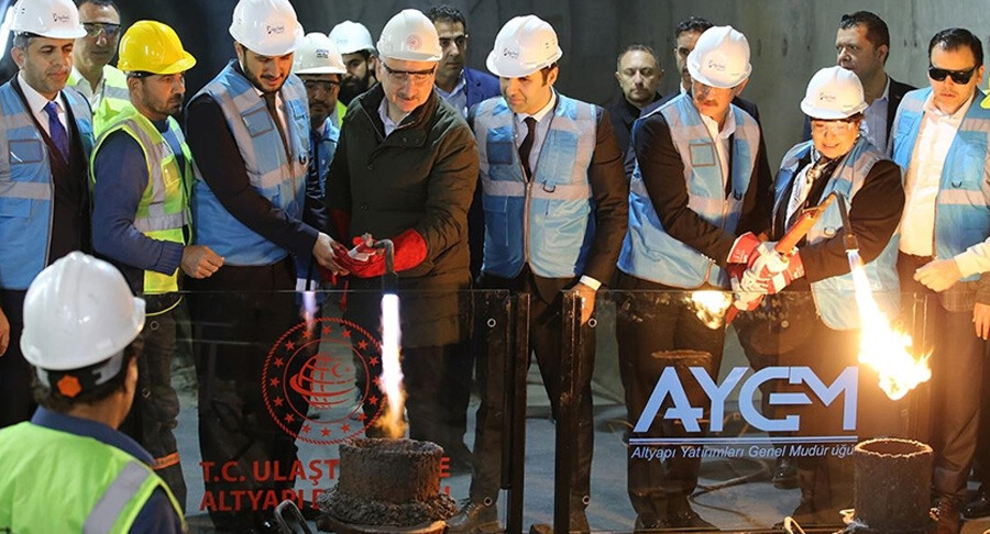 Ulaştırma ve Altyapı Bakanı Adil Karaismailoğlu ‘Hizmet siyaseti yapıyoruz’ diyerek yeni metro hattını duyurdu! Mesafe 30 dakikaya düşecek Ulaştırma ve Altyapı Bakanı Adil Karaismailoğlu ‘Hizmet siyaseti yapıyoruz’ diyerek yeni metro hattını duyurdu! Mesafe 30 dakikaya düşecek