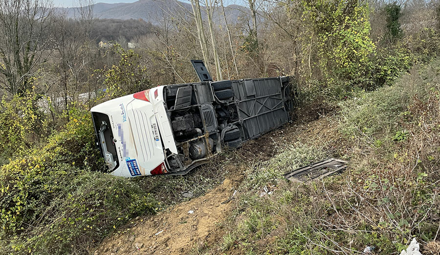 Son dakika! Bartın'da yolcu otobüsü şarampole uçtu: 40 yaralı