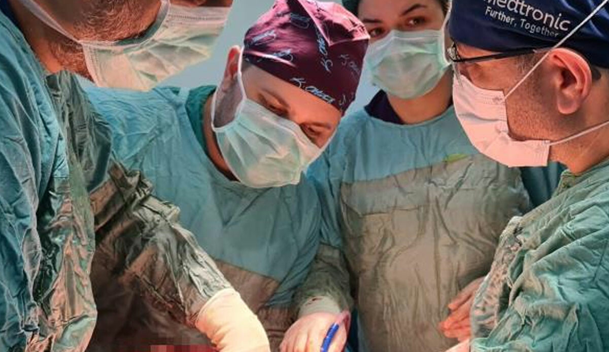 Kilo aldığını zannetti ama gerçek bambaşka çıktı! Hem doktorlar hem de kendisi vücudundan çıkanları görünce şoke oldu