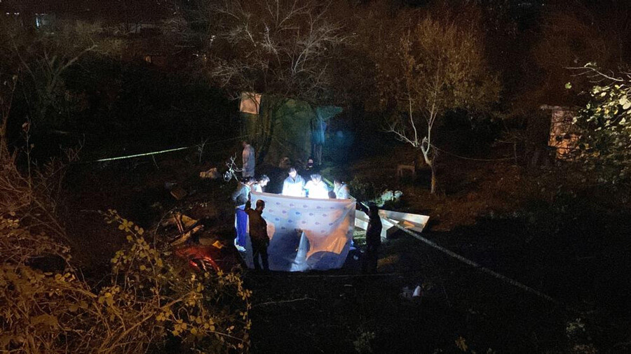Eyüpsultan'da otomobil ağaçlık alan uçtup alev aldı: 1'i polis 2 ölü Eyüpsultan'da otomobil ağaçlık alan uçtup alev aldı: 1'i polis 2 ölü