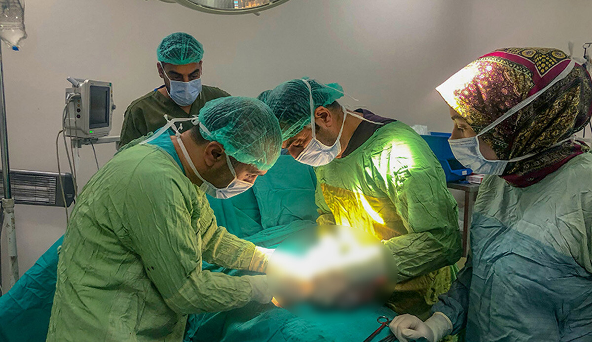 Ağrı şikayetiyle gitti, karnından çıkanlar doktorları bile şaşırttı: ‘Bu vakadan çok az gördüm’