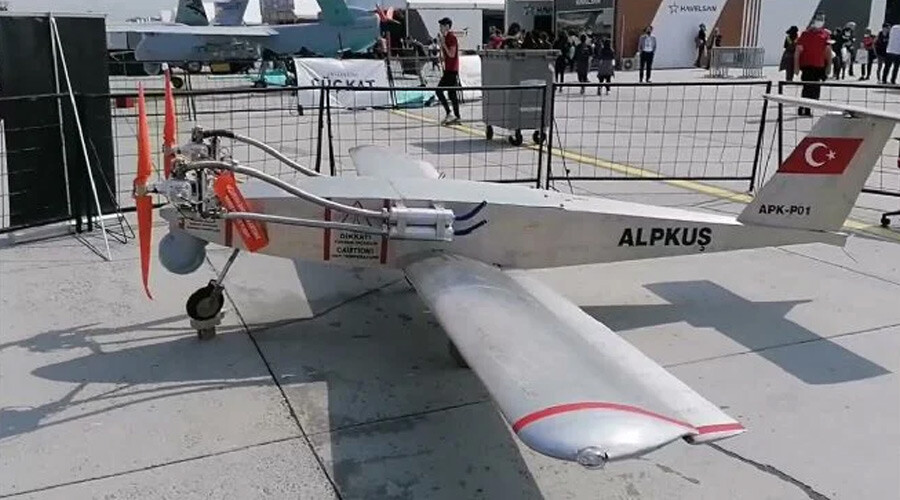 Baklava, döner, cacık... Hepsini bir kenara bırakın! Yunanistan bu defa Türk İHA’sını kopyaladı Baklava, döner, cacık... Hepsini bir kenara bırakın! Yunanistan bu defa Türk İHA’sını kopyaladı