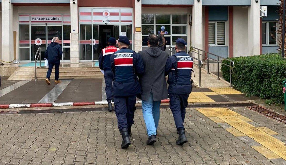 Aydın'da 8 yıl 9 ay hapis cezası olan FETÖ'cü firari yüzbaşı yakalandı Aydın'da 8 yıl 9 ay hapis cezası olan FETÖ'cü firari yüzbaşı yakalandı