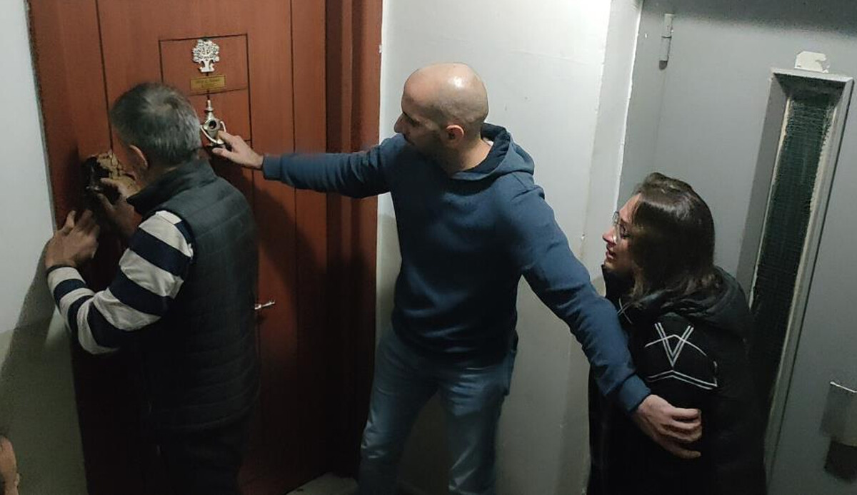 Çocuğunu evde bırakıp ders veremeye gitmişti, döndüğünde şoke oldu!