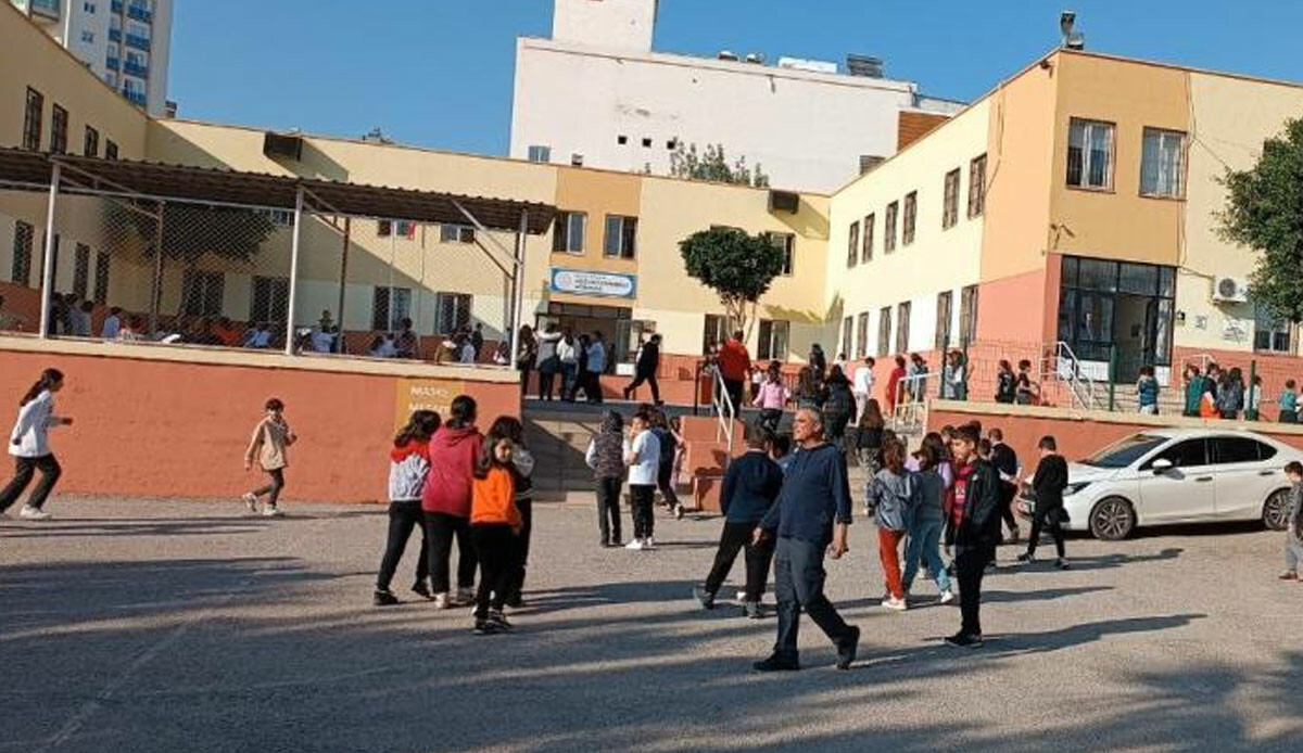 Mersin'de ortaokulda kan donduran dolay! 7. sınıf öğrencisi tuvalette feci şekilde öldürüldü Mersin'de ortaokulda kan donduran dolay! 7. sınıf öğrencisi tuvalette feci şekilde öldürüldü