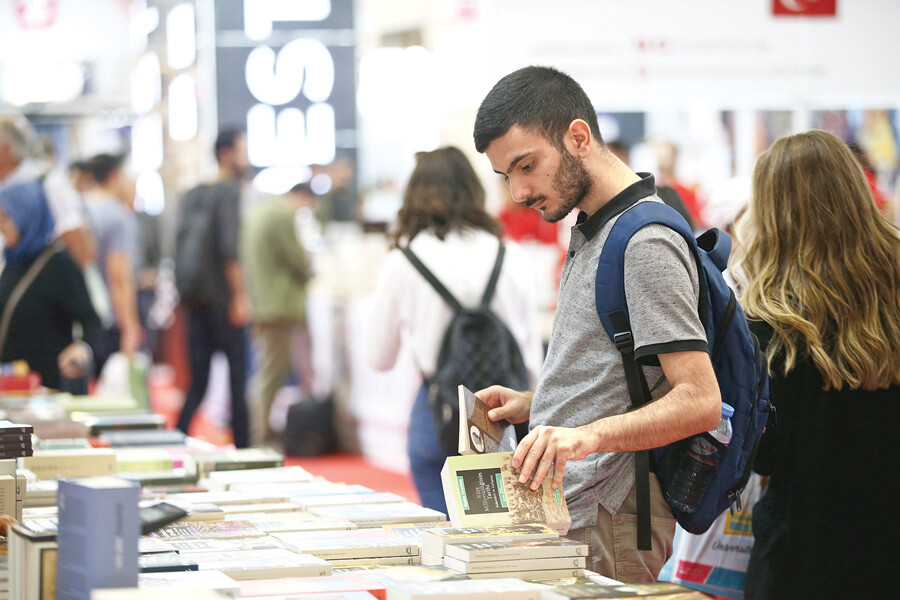 Yazarlar anlatıyor: Kitap fuarlarından vazgeçilmez Yazarlar anlatıyor: Kitap fuarlarından vazgeçilmez