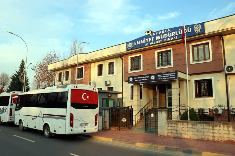 Sakarya'da kan donduran olay! Minibüs şoförü araçta tek kalan kıza dehşet yaşattı