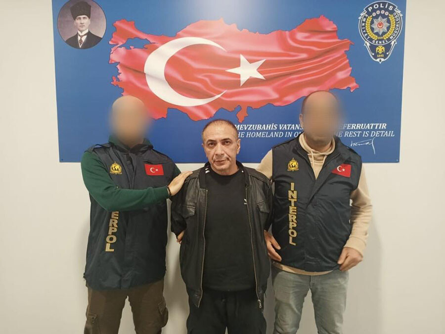 Kırmızı bülten ile aranıyordu, Almanya'da yakalanan Serkan Akbaba Türkiye'ye getirildi Kırmızı bülten ile aranıyordu, Almanya'da yakalanan Serkan Akbaba Türkiye'ye getirildi