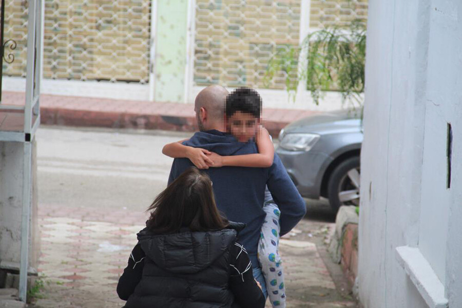 Çocuğunu evde bırakıp ders veremeye gitmişti, döndüğünde şoke oldu!