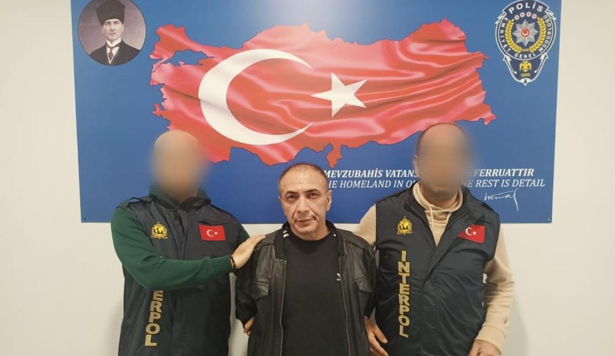 Kırmızı bülten ile aranıyordu, Almanya'da yakalanan Serkan Akbaba Türkiye'ye getirildi Kırmızı bülten ile aranıyordu, Almanya'da yakalanan Serkan Akbaba Türkiye'ye getirildi