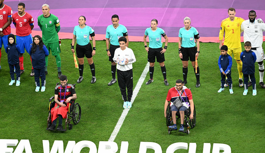 Dünya Kupası'nda maç yöneten ilk kadın hakem Stephanie Frappart oldu Dünya Kupası'nda maç yöneten ilk kadın hakem Stephanie Frappart oldu