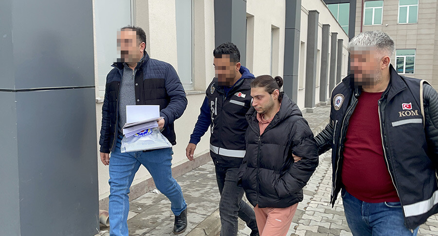 Bir sahte doktor vakası daha! Erzincan'da hasta naklederken yakalandı Bir sahte doktor vakası daha! Erzincan'da hasta naklederken yakalandı