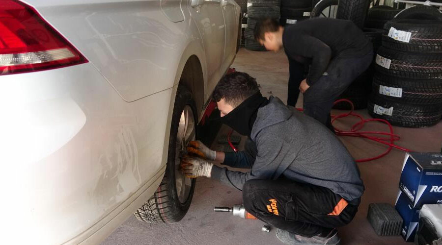 Karın yağmasını beklemeyin! Kış lastiği uygulaması başladı, cezası 1152 lira Karın yağmasını beklemeyin! Kış lastiği uygulaması başladı, cezası 1152 lira