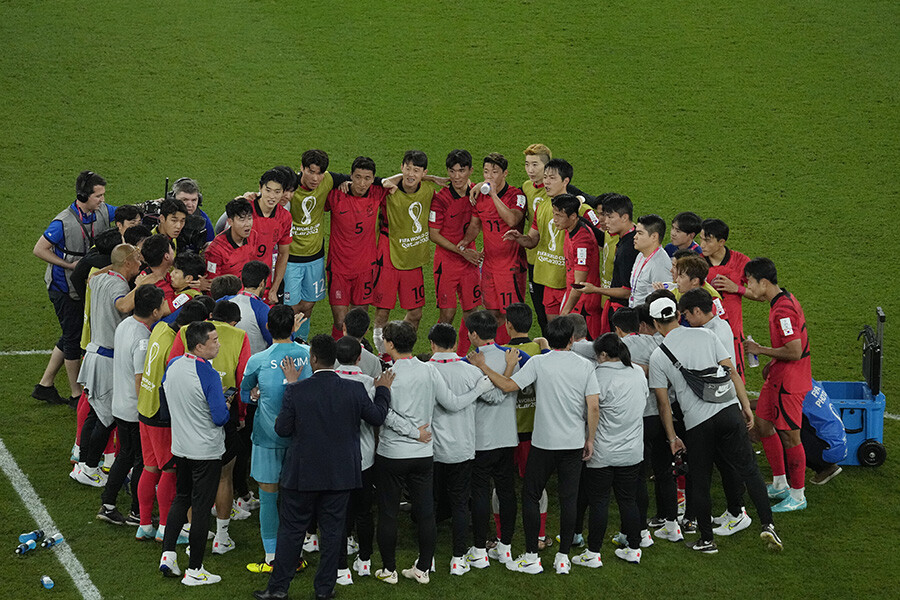 Uruguay'ın 'Son'u oldu! Süper yıldız, 90+1'de Güney Kore'ye turu getirtti Uruguay'ın 'Son'u oldu! Süper yıldız, 90+1'de Güney Kore'ye turu getirtti