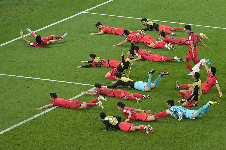 Uruguay'ın 'Son'u oldu! Süper yıldız, 90+1'de Güney Kore'ye turu getirtti Uruguay'ın 'Son'u oldu! Süper yıldız, 90+1'de Güney Kore'ye turu getirtti