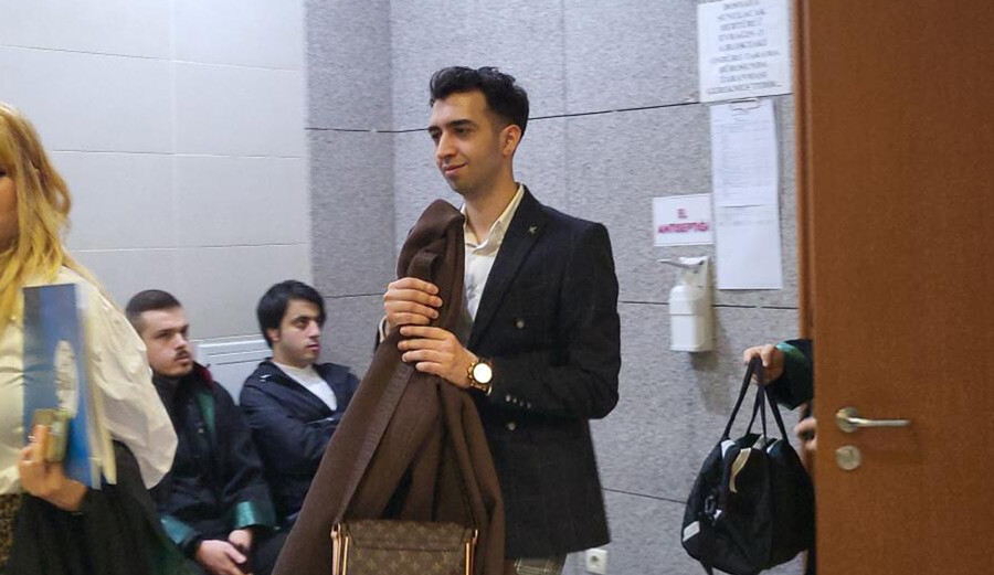 Şarkıcı Çağatay Akman hakim karşısında: Boğazımı sıktı, engellemeye çalıştım Şarkıcı Çağatay Akman hakim karşısında: Boğazımı sıktı, engellemeye çalıştım