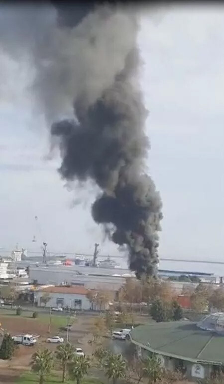 Son dakika: Samsun Limanı'nda patlama, ekipler sevk edildi Son dakika: Samsun Limanı'nda patlama, ekipler sevk edildi