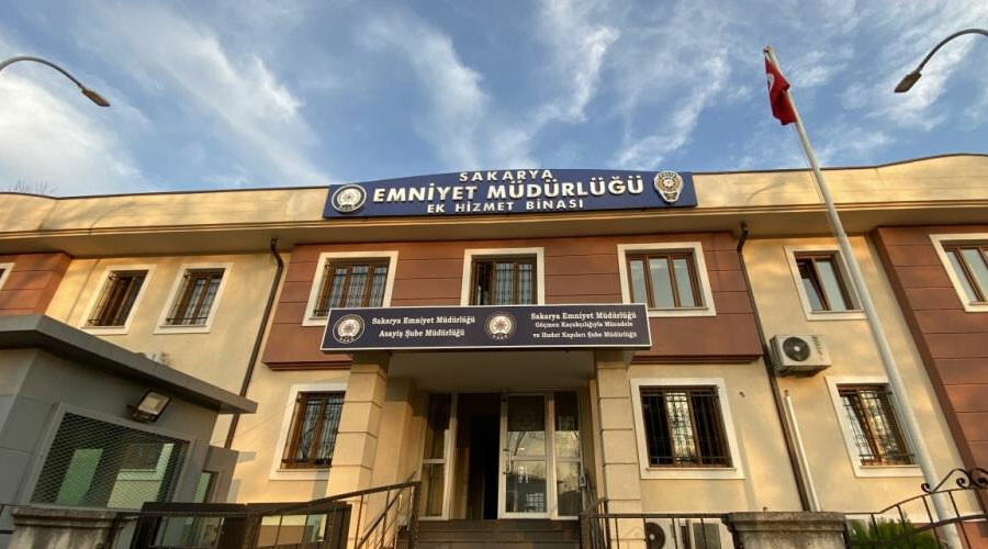 Hem tacizci hem dolandırıcı! Minibüs şoförünün suç dosyası kabarık çıktı: 'Paraları keyifle yiyoruz'