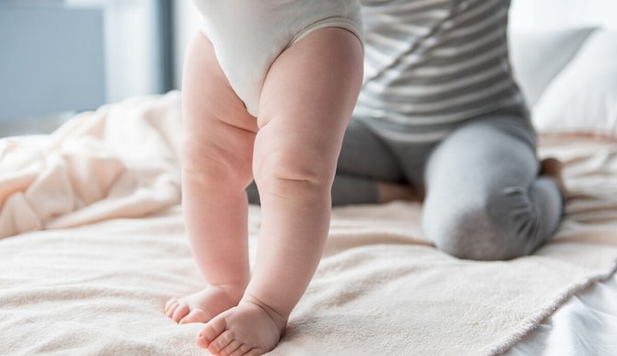 Bebeklerin ilk adımı çıplak ayakla olmalı - Türkiye Kliniği Bebeklerin ilk adımı çıplak ayakla olmalı - Türkiye Kliniği