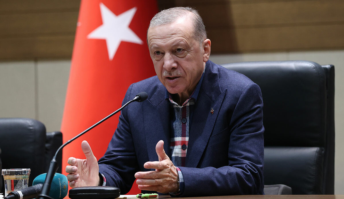 Cumhurbaşkanı Erdoğan, İstanbul'da minibüs odaları başkanları ve şoförler ile buluştu Cumhurbaşkanı Erdoğan, İstanbul'da minibüs odaları başkanları ve şoförler ile buluştu