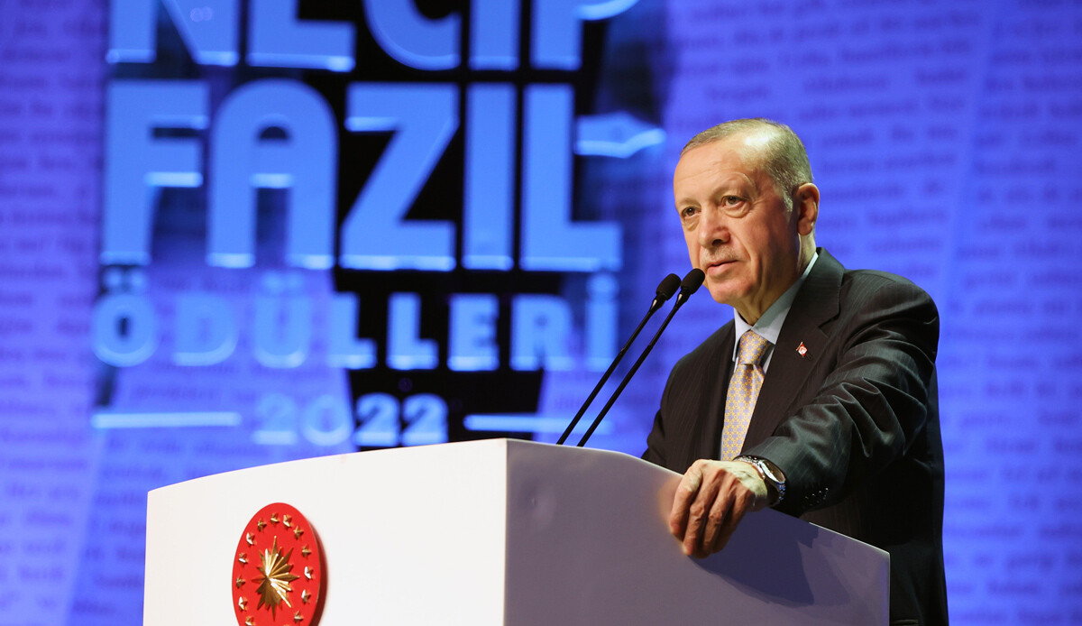 Erdoğan&#039;dan sosyal medya uyarısı: Dijital terör millî güvenlik meselesi