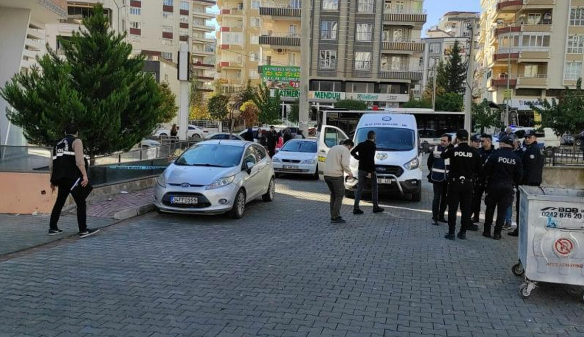 Sokak ortasında korkunç olay! Ablasını av tüfeğiyle öldürdü Sokak ortasında korkunç olay! Ablasını av tüfeğiyle öldürdü